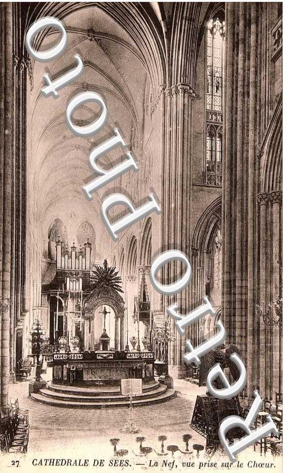 CATHEDRALE LA NEF, VUE PRISE SUR LE CHOEUR