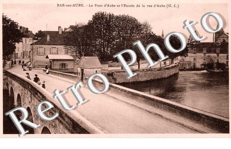 Le Pont d'Aube et l'Entree de la  rue d'Aube