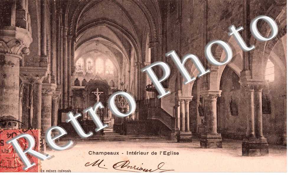 Interieur de l'eglise