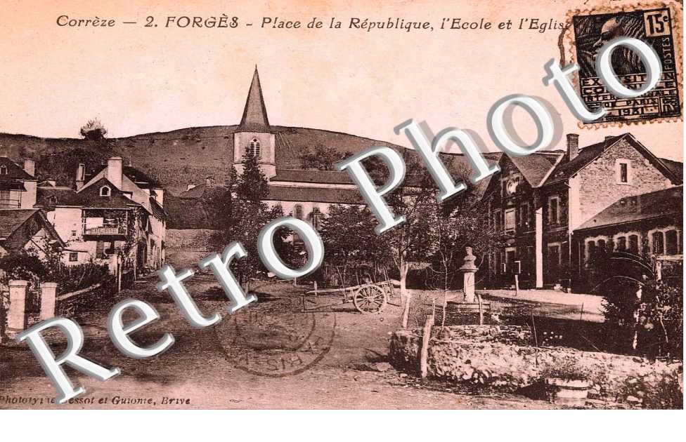 Place de la republique - l'ecole et l'eglise