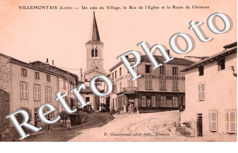 un coin du village, la rue de l'eglise et la route de Clermont