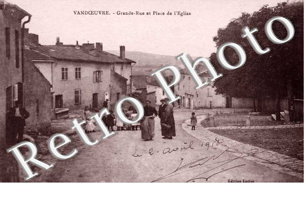 Grande rue  et place de l'eglise