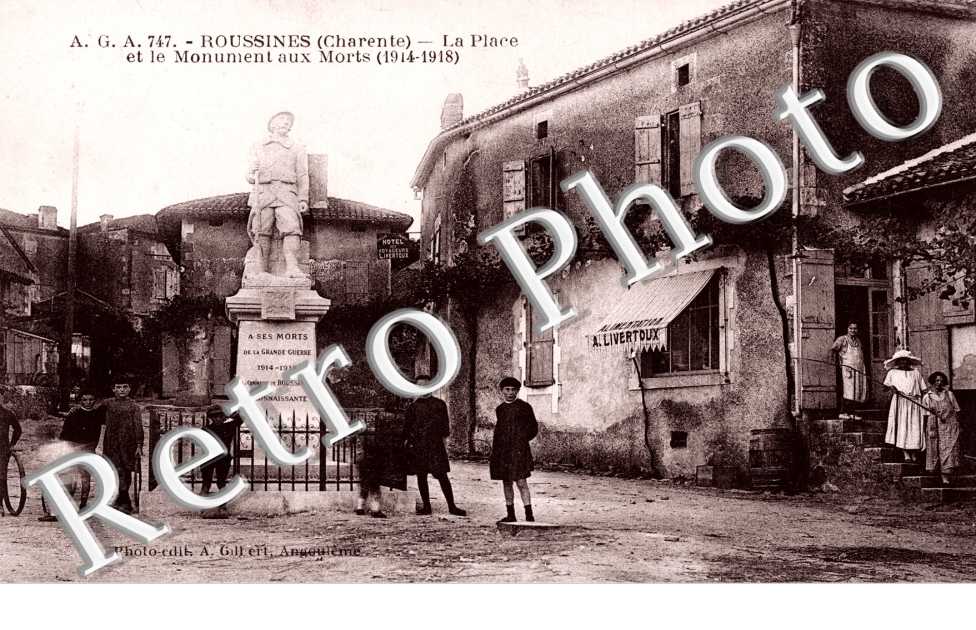 la place et le monument aux morts
