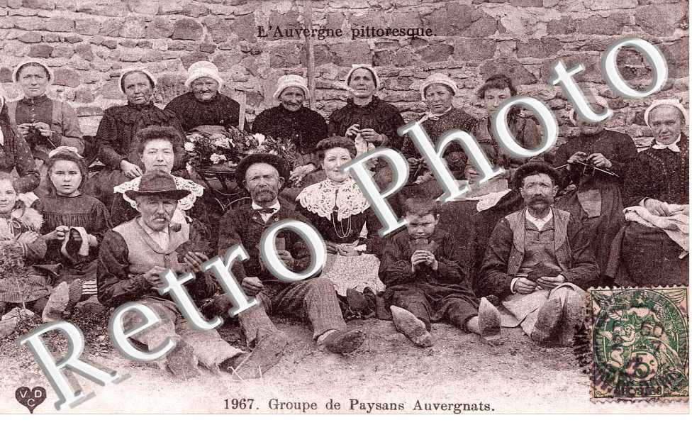 GROUPE DE PAYSANS AUVERGNATS