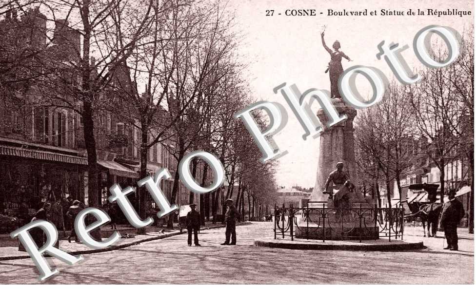 Boulevard et Statue de la Republique
