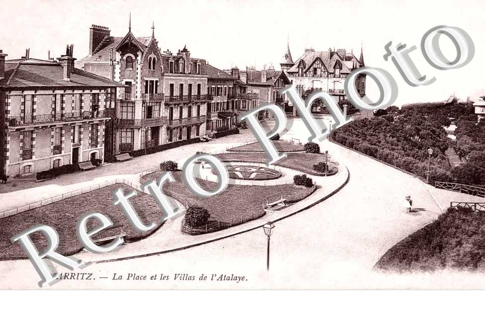 LA PLACE ET LES VILLAS DE L'ATALAYE