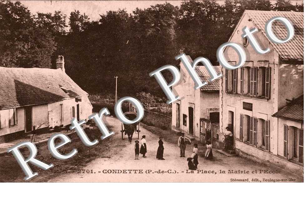 LA PLACE LA MAIRIE ET L'ECOLE