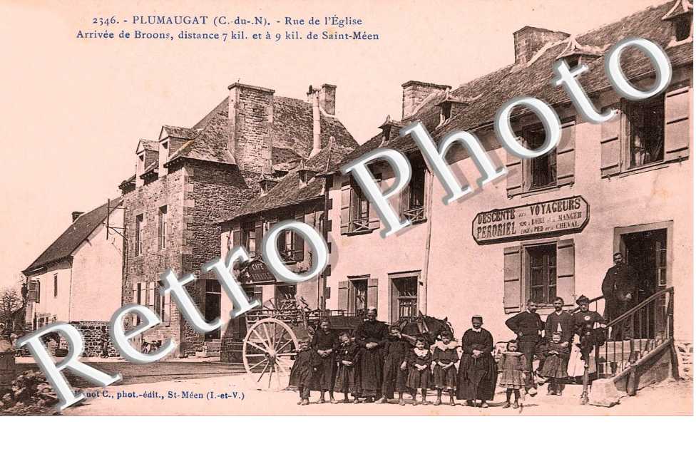Rue de l'Eglise - Arrivee de Broons