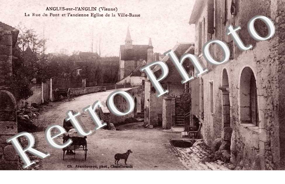 la rue du Pont et l' ancienne eglise de la ville basse