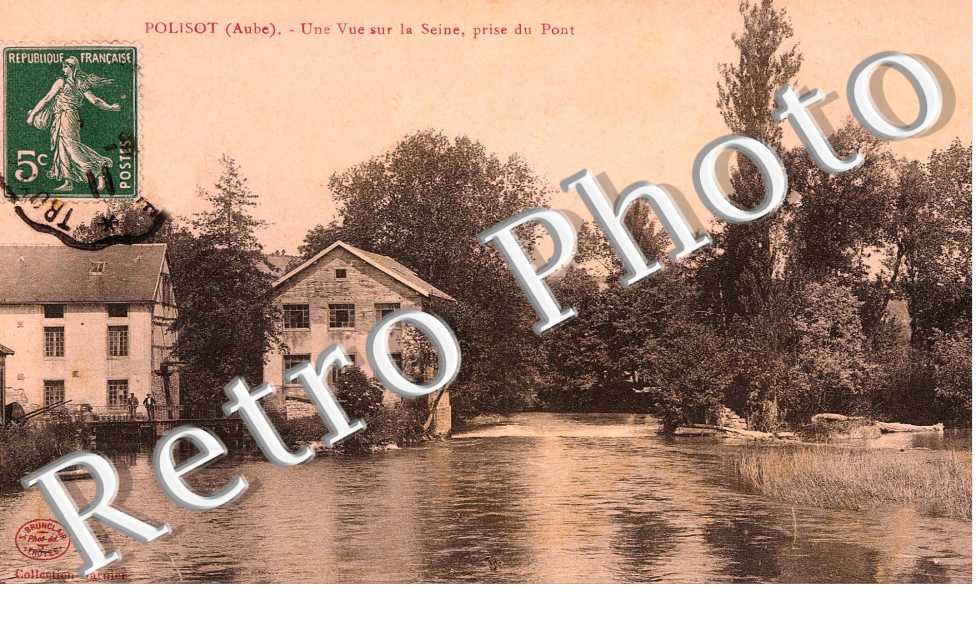 une vue sur la Seine, prise du pont