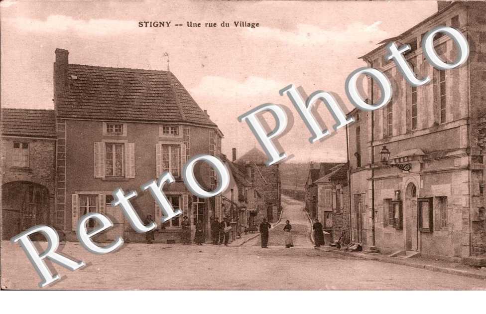 UNE RUE DU VILLAGE
