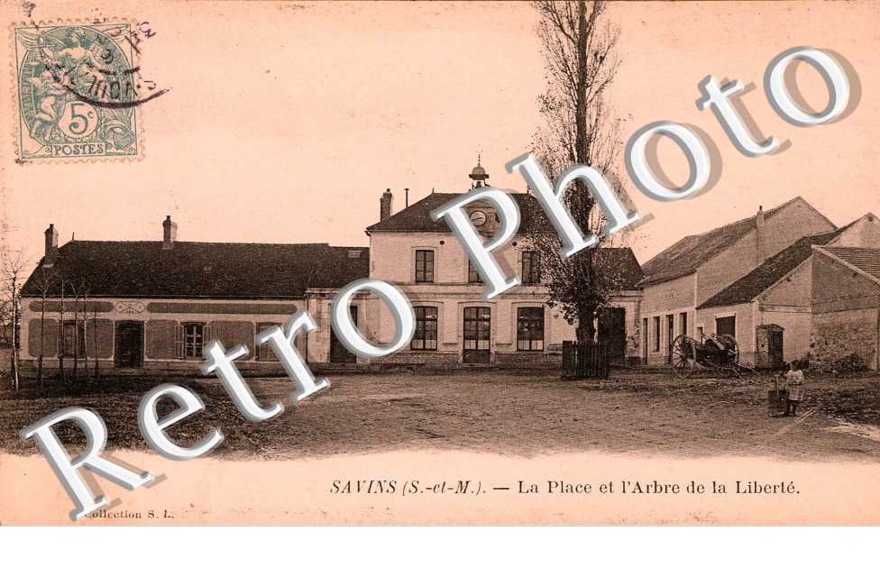 La place et l'arbre de la liberte