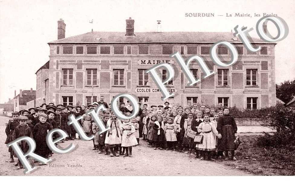la mairie, les ecoles