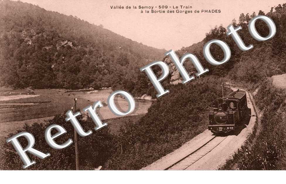 le train a la sortie des gorges de Phades