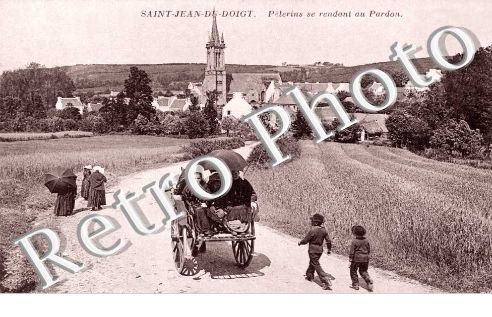 pelerins se rendant au pardon