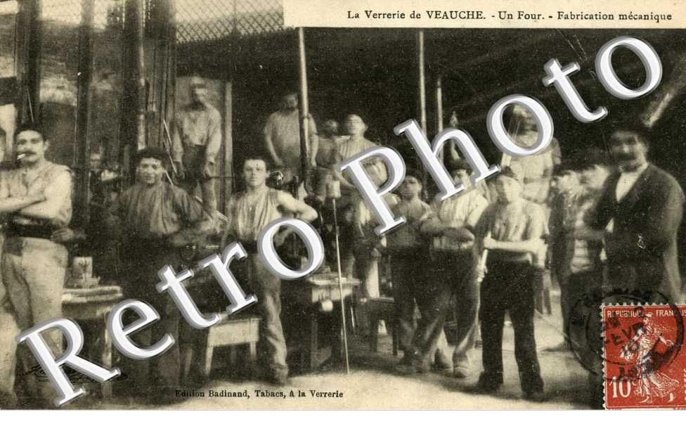 La Verrerie de Veauche - Un four - Fabrication mecanique