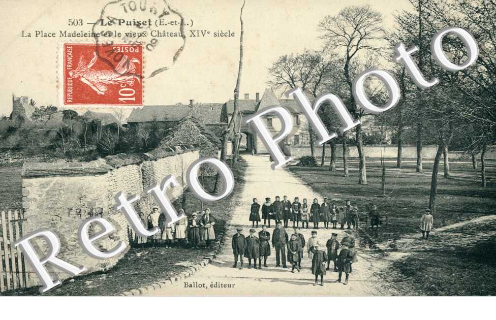La place Madeleine et le vieux château
