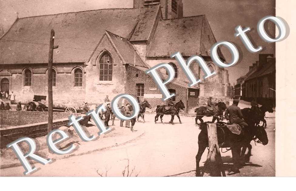 Militaires allemands a cote de l'eglise