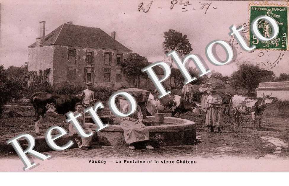 La fontaine et le vieux chateau