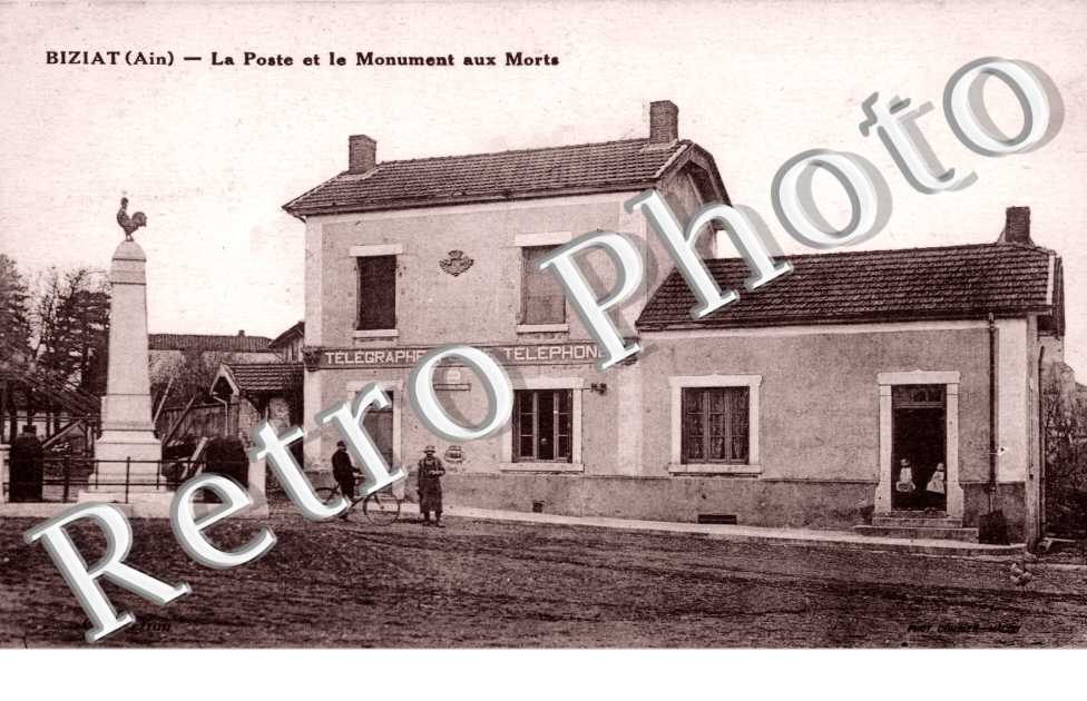 La poste et monument aux morts