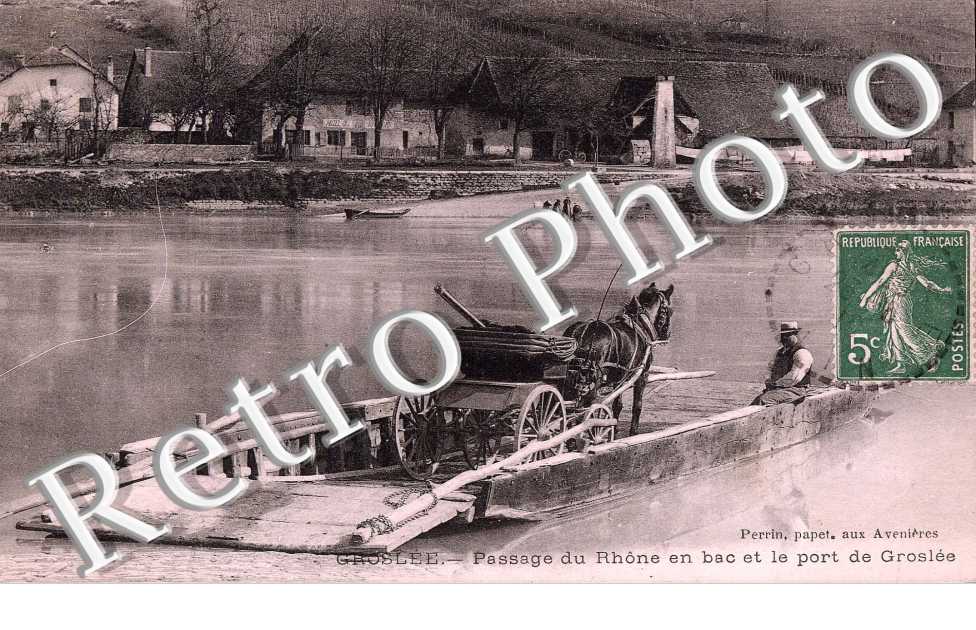 Passage du Rhone en bac et le Port