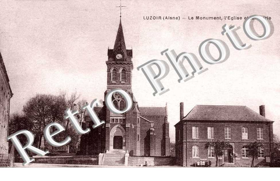 le monument, l'eglise et la mairie