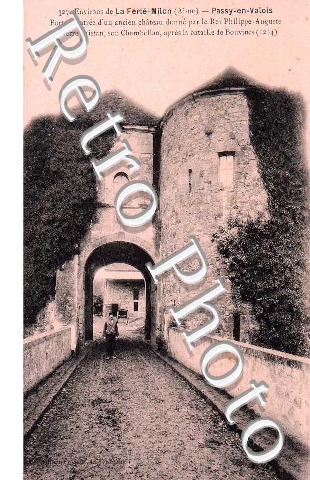PORTE D'ENTREE D'UN ANCIEN CHATEAU