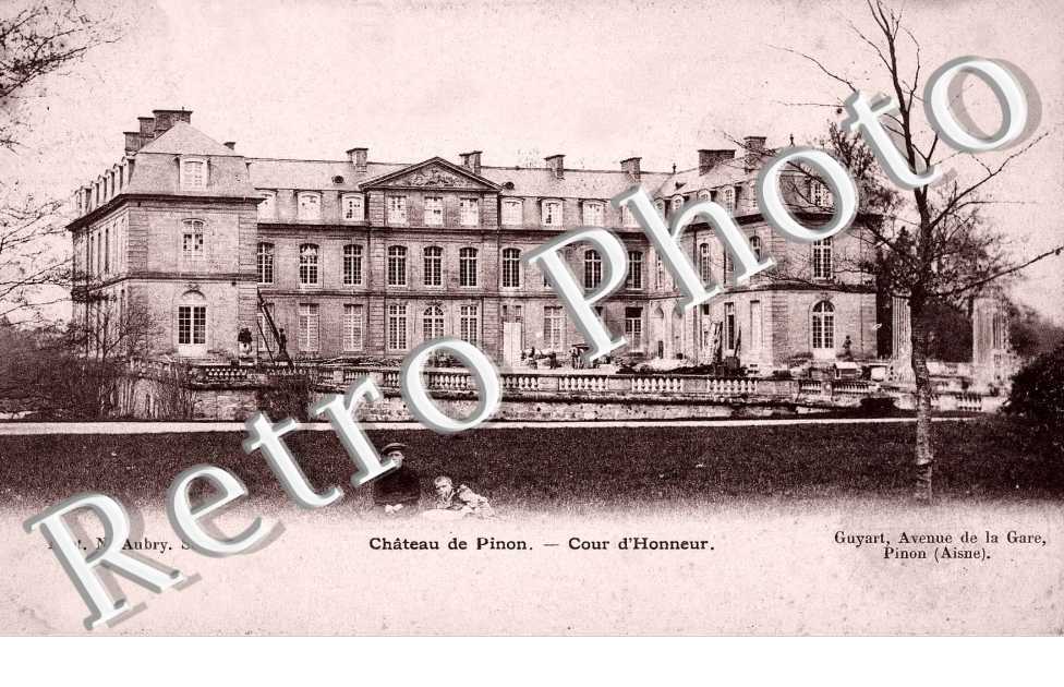 Chateau de Pinon - cour d'honneur