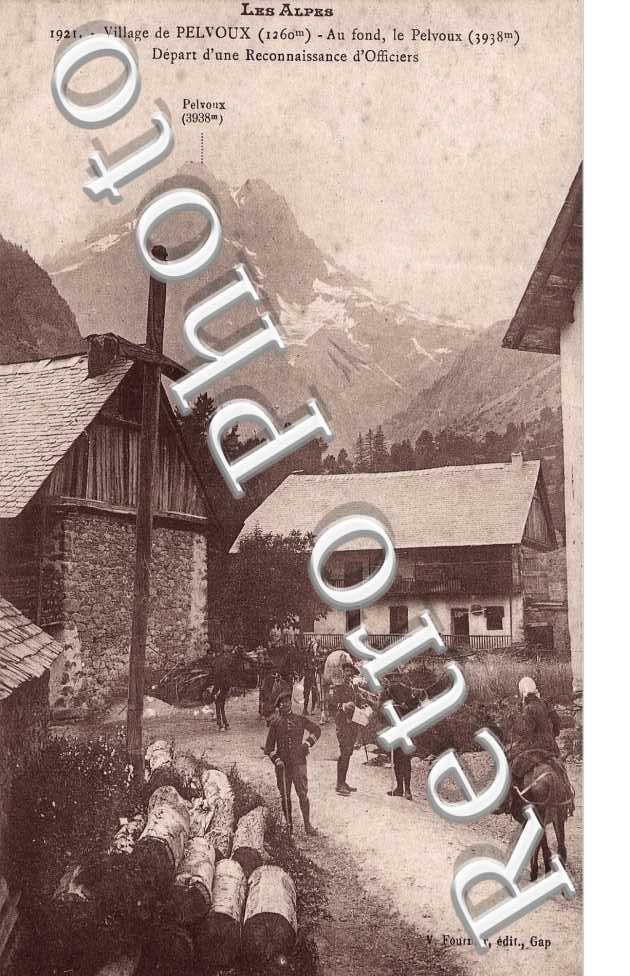  Au fond, le Pelvoux(3938m.) Depart d'une reconnaissance d'Officiers