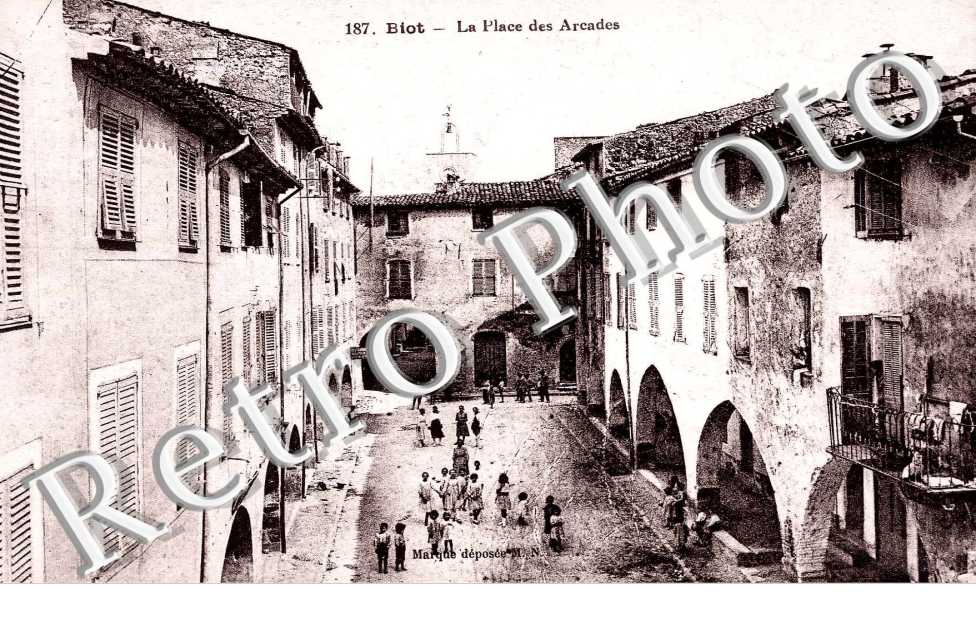 La place des arcades