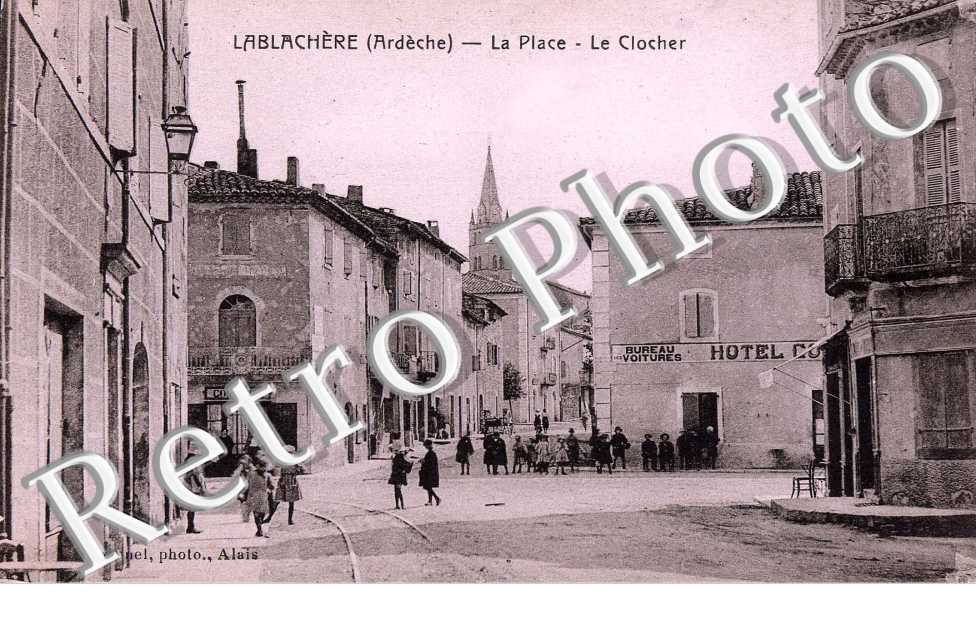 La place - Le clocher