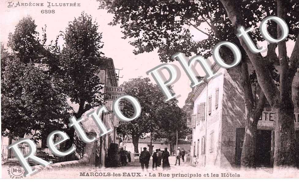 La rue principale et les hotels
