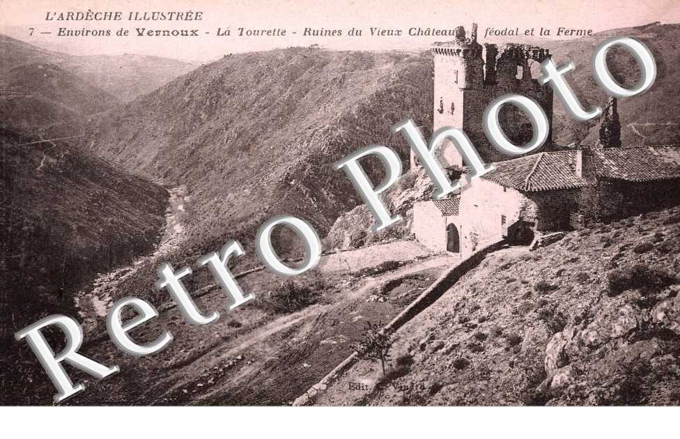 Ruines du vieux chateau feodal de la ferme