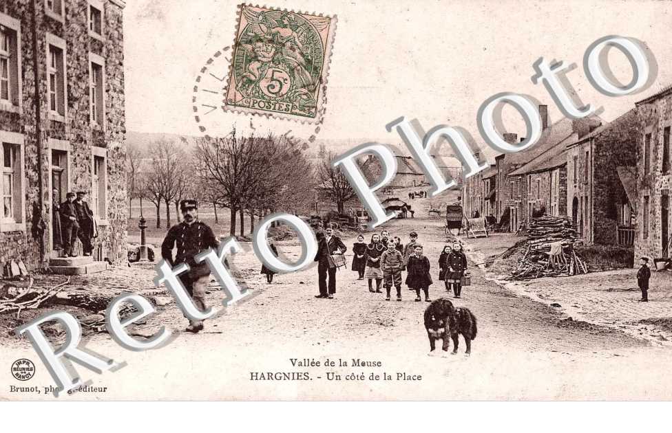 un cote de la place