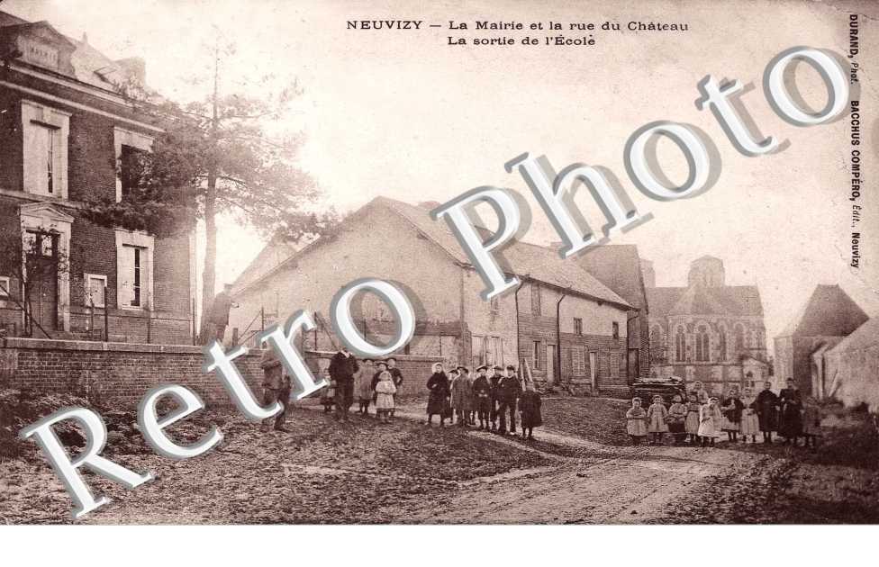 la mairie et la rue du chateau La sortie de l'ecole