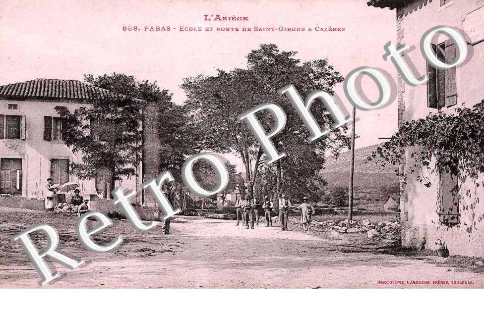 ecole et route de Saint-Girons a Cazeres