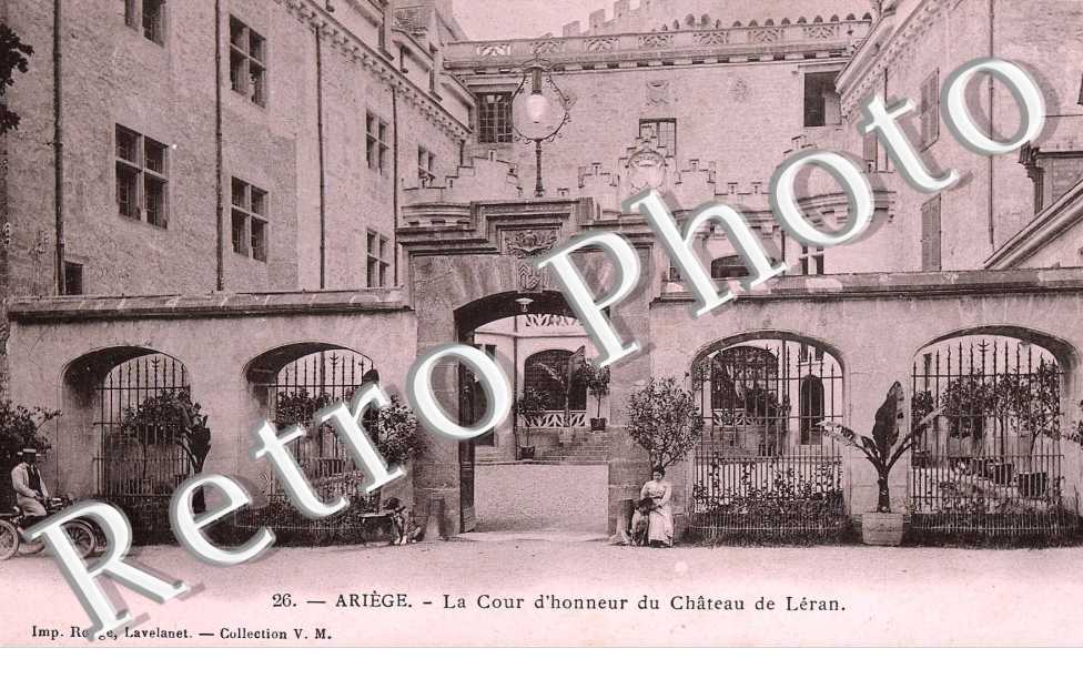 la cour d'honneur du chateau de Leran