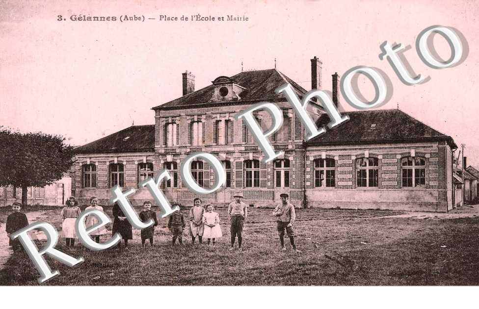 Place de l'ecole et mairie