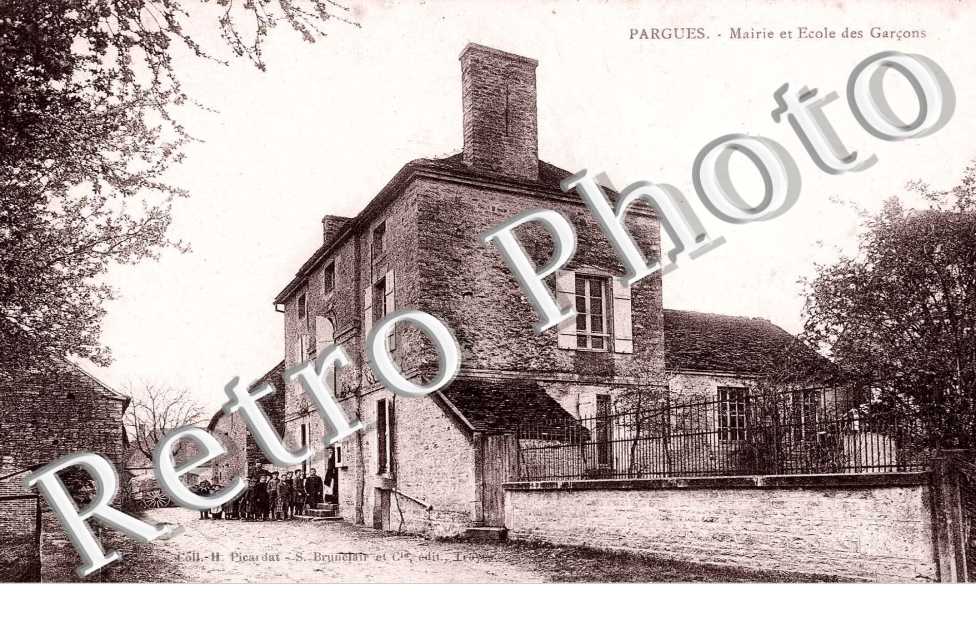 mairie et ecole des garcons