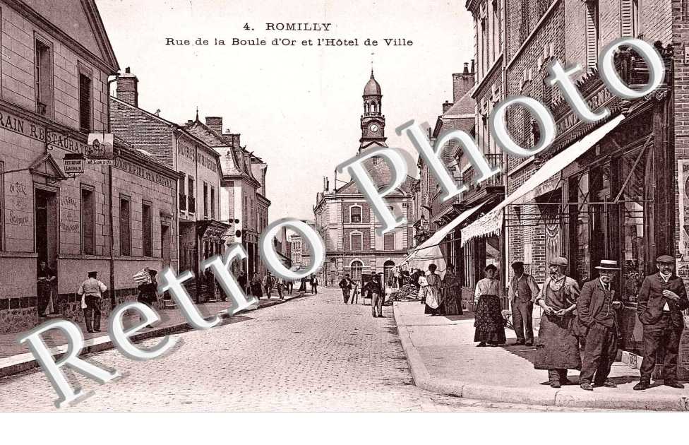RUE DE LA BOULE D'OR ET L'HOTEL DE VILLE