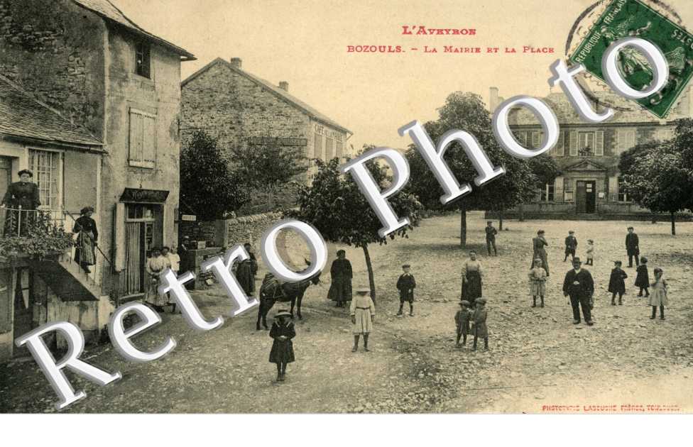 La mairie et la place