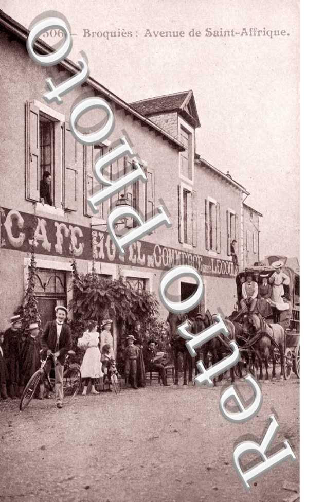 Avenue de Saint-Afrique - Café Hôtel du Commerce