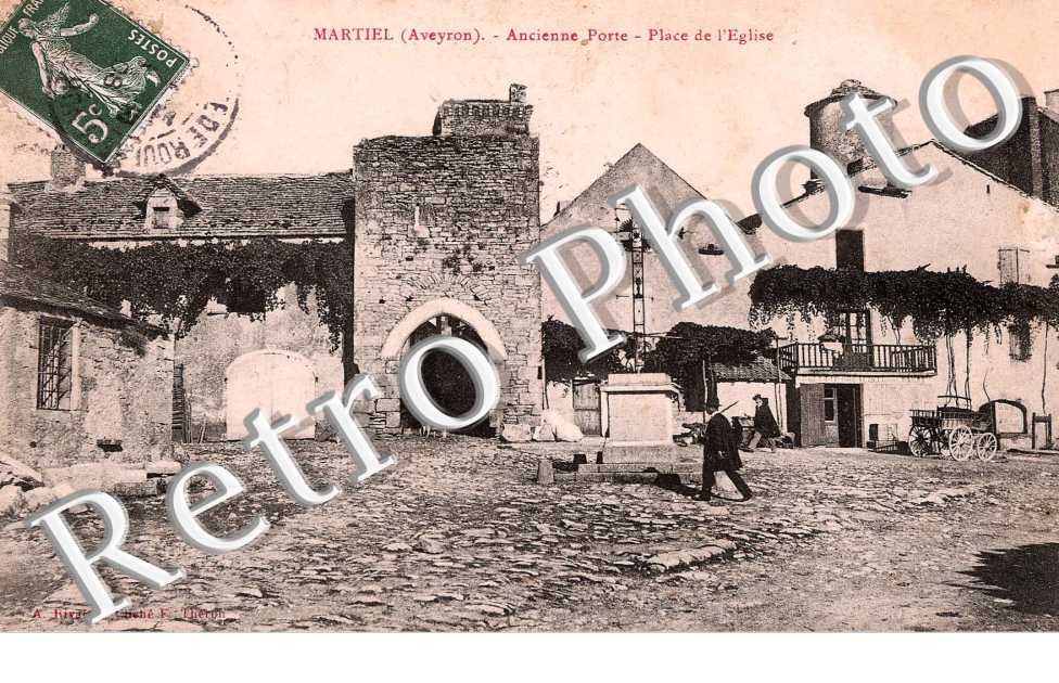 ANCIENNE PORTE PLACE DE L'EGLISE
