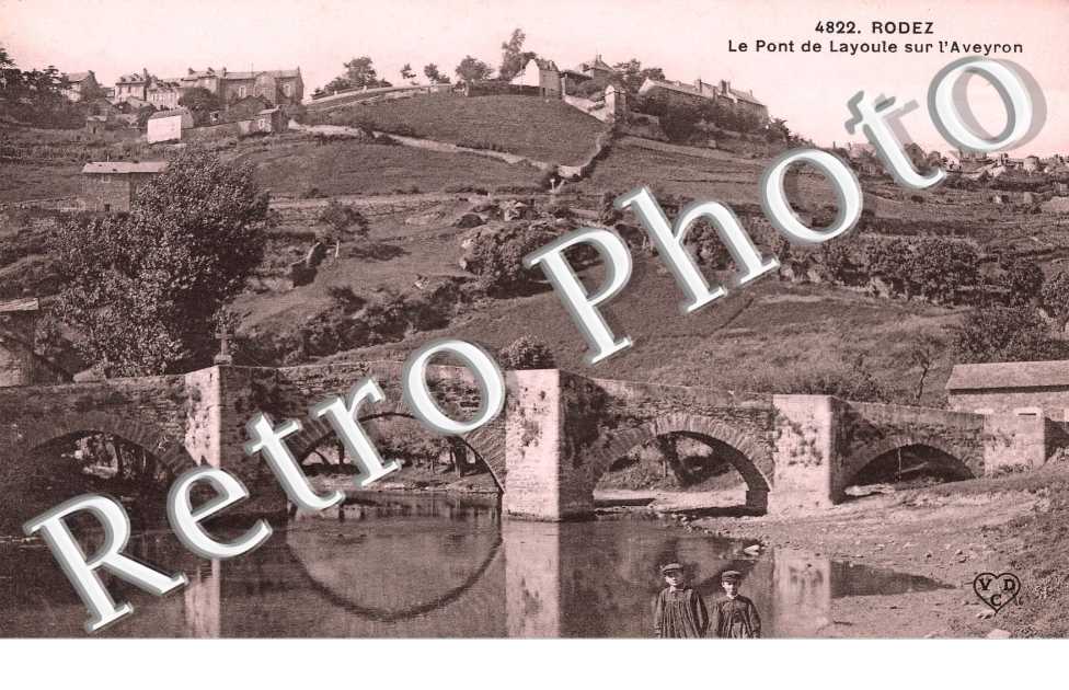 LE PONT DE LAYOULE SUR L'AVEYRON
