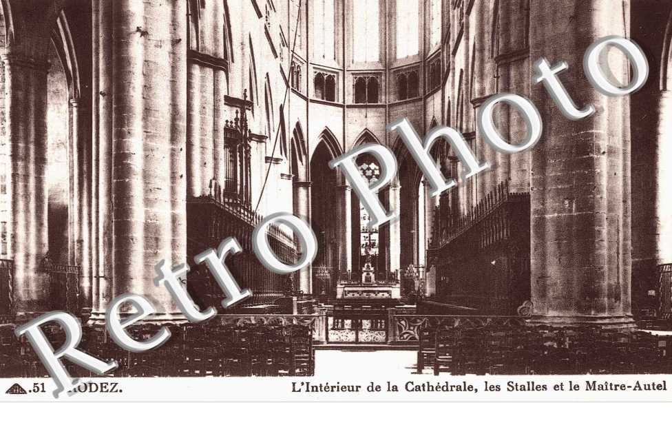 L'INTERIEUR DE LA CATHEDRALE, LES STALLES ET LE MAITRE AUTEL