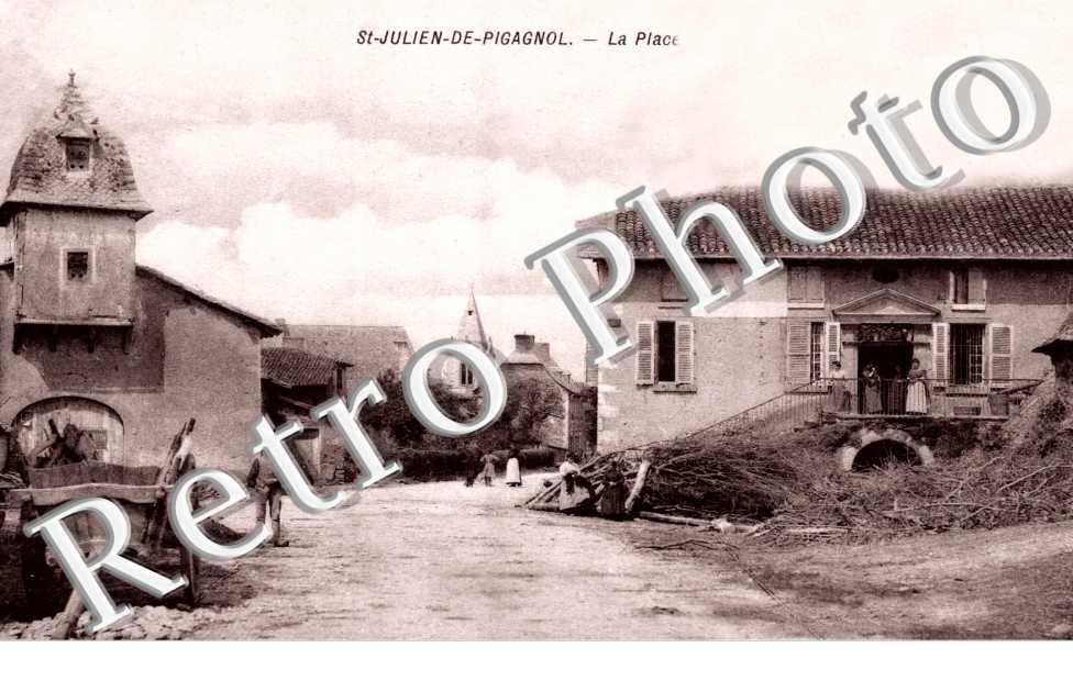 St-Julien de Piganol  -    La place