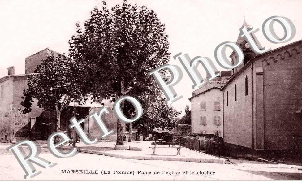 LA POMME  Place de l'Eglise et le Clocher