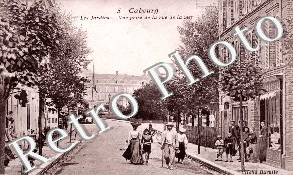 les jardins - vue prise de la rue de la mer