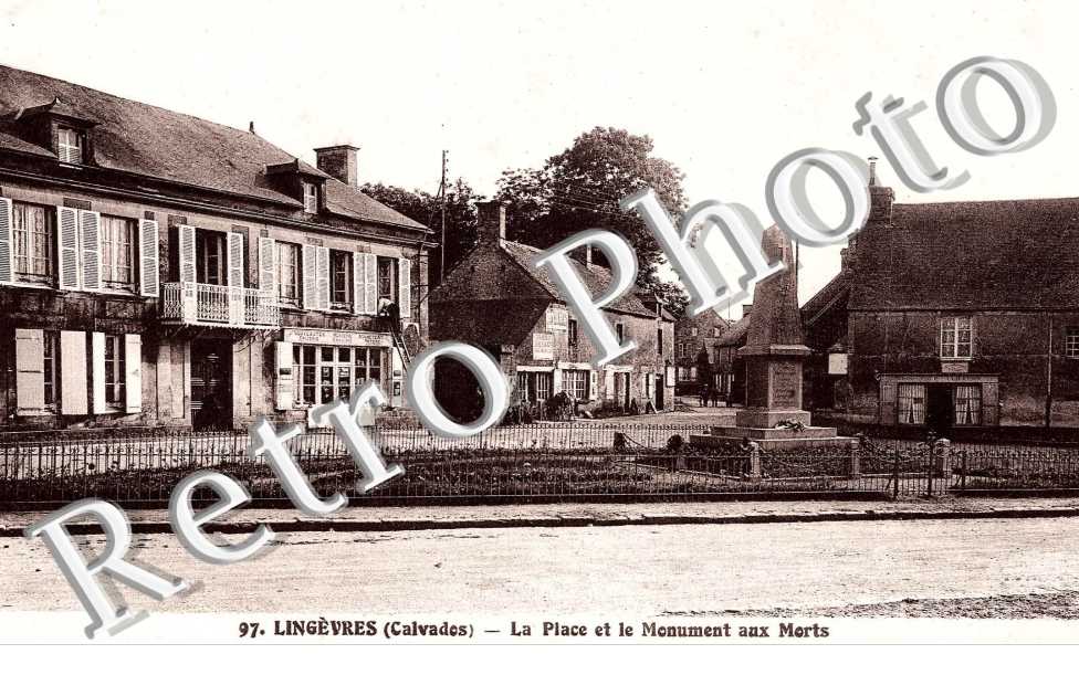 la place et le monument aux morts