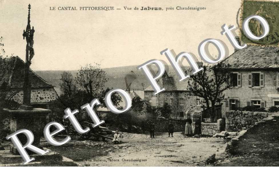 vue de jabrun pres de chaudes aigues